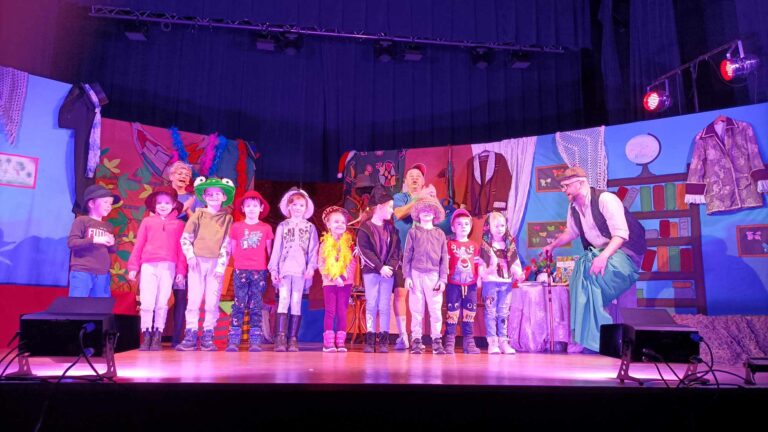 Spektakl ,,Bajeczki z Dziadunia teczki „w Krasnymstawie