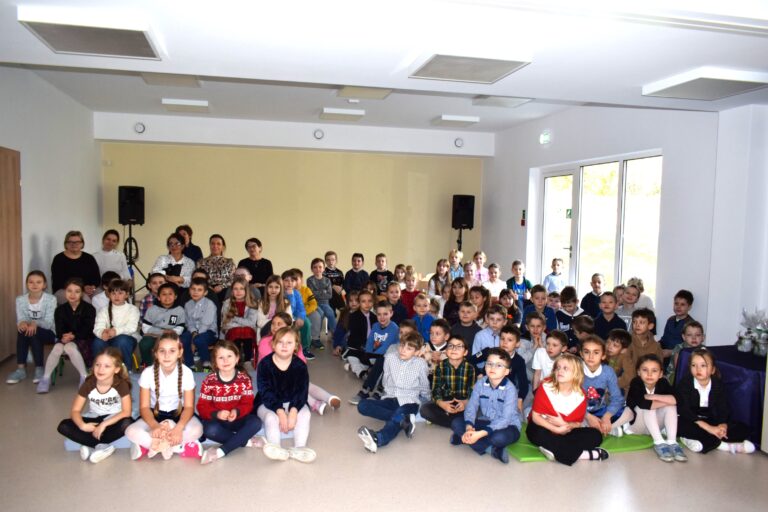 Jasełka w wykonaniu 6-latków – dla uczniów kl. 1-3 w Szkole Podstawowej im. Synów Pułku w Siennicy Różanej