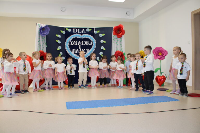 Kochamy nasze Babcie, kochamy naszych Dziadków