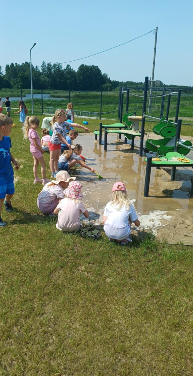 Spontaniczna zabawa w wodzie