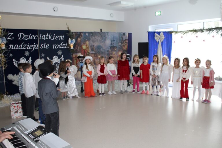 DZIEŃ BABCI I DZIADKAW GRUPI MOTYLKI