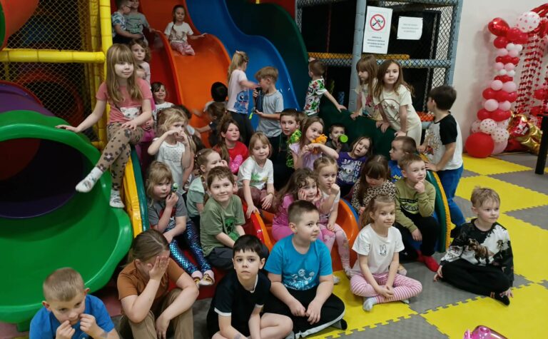 Liski i Motylki świętują Dzień Kobiet w Fikolandzie